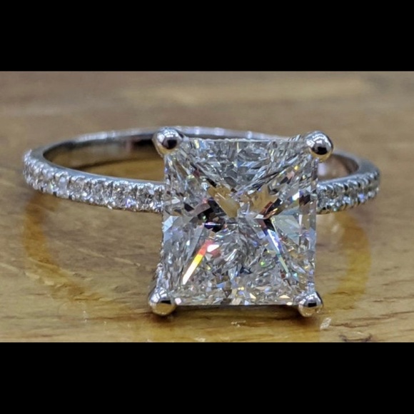 New 6 carat Princess Cut Ring with halo setting - Picture 3 of 10